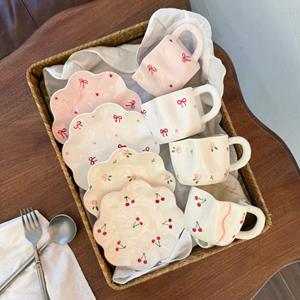 Ensemble de tasses à café et soucoupes en céramique <span class=keywords><strong>marocaine</strong></span> faites à la main, forme irrégulière plissée, écologique, résistant à la chaleur. Assiettes à dessert incluses. - Product Image 1