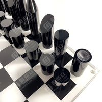 Ensemble d'échecs de luxe en acrylique 3D découpé au laser, moderne, durable, effet fumé et givré, en gros, en présentation