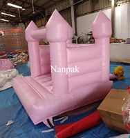 Château gonflable mini blanc pastel de 6 pieds, en PVC commercial, pour enfants, idéal pour les fêtes et événements en intérieur.