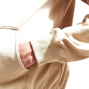 Sweat-shirt à capuche beige pour homme avec logo imprimé en flock rouge, coupe classique, pull en coton tricoté décontracté, vêtement d'automne - Product Image 4