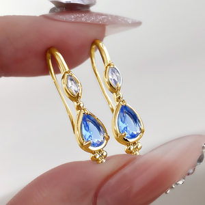 Boucles d'oreilles hypoallergéniques pour femmes, accessoires en zircon cubique pavé, plaquées or 18 carats - Product Image 1