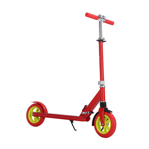 Trottinette adulte rouge pliable, portable, écologique, pour les déplacements urbains - Product Image 2