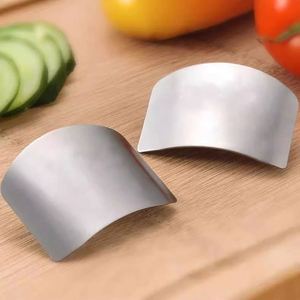 Protecteur de doigts manuel en acier inoxydable, finition satinée, écologique, compatible lave-vaisselle, pour la protection contre les coupures en cuisine - Product Image 1
