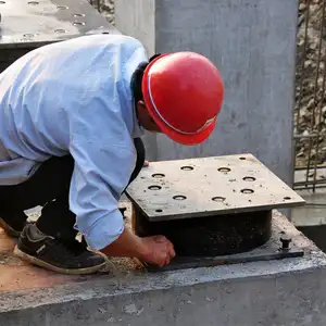 Almohadillas de rodamiento elastoméricas de fabricante de China con soporte de bloque de juntas de expansión de plástico de neopreno estructural de goma para puente