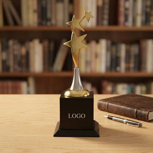 • Trophée étoile attrayant pour les cérémonies de remise des prix. - Product Image 1