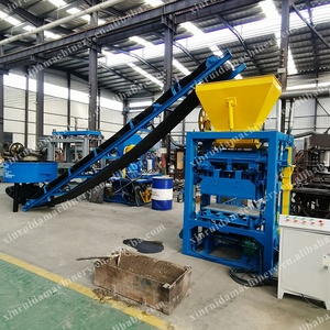 Machine à fabriquer des briques de ciment de grande capacité, machine automatique de fabrication de blocs emboîtables, machine à fabriquer des briques creuses <span class=keywords><strong>en</strong></span> béton - Product Image 2