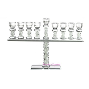 Decorazione Menorah in cristallo trasparente con candelabro a 9 luci con diamanti schiacciati - Product Image 6