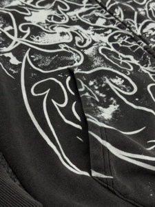 เสื้อฮู้ดซิปผู้ชายแบบหนา 350GSM พิมพ์ลายกราฟิกชนเผ่า ทรงโอเวอร์ไซส์ สีดำ สไตล์สตรีทแวร์ - Product Image 2