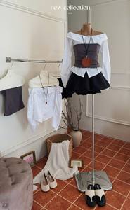 Ensemble 3 pièces : Blouse Off-Shollower x Blouse Tube à Poitrine Rembourrée x Pantalon Noir Pumpkin Style Vintage en Coton – Échantillon Disponible - Product Image 3