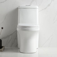 WC monobloc en céramique blanc au design moderne, avec chasse d'eau et évacuation en S, sans fonction de lavage, pour salle de bain