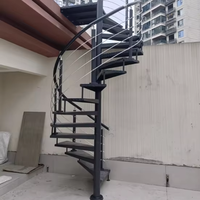Escalier en colimaçon préfabriqué moderne en acier galvanisé durable avec marches en bois massif pour appartement, villa, intérieur et extérieur