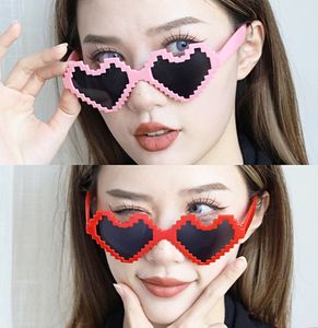 Nuovi occhiali da sole a cuore rosa rosso <span class=keywords><strong>Cos</strong></span> occhiali da sera divertenti da sera a mosaico rosso pixelato Thug Life Lentes De Sol - Product Image 5