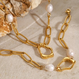 Joyería Personalizada, Collar de Perlas Irregulares con Colgante de Acero Inoxidable y Oro de 18k, Joyería de Moda Impermeable para Mujer - Product Image 3