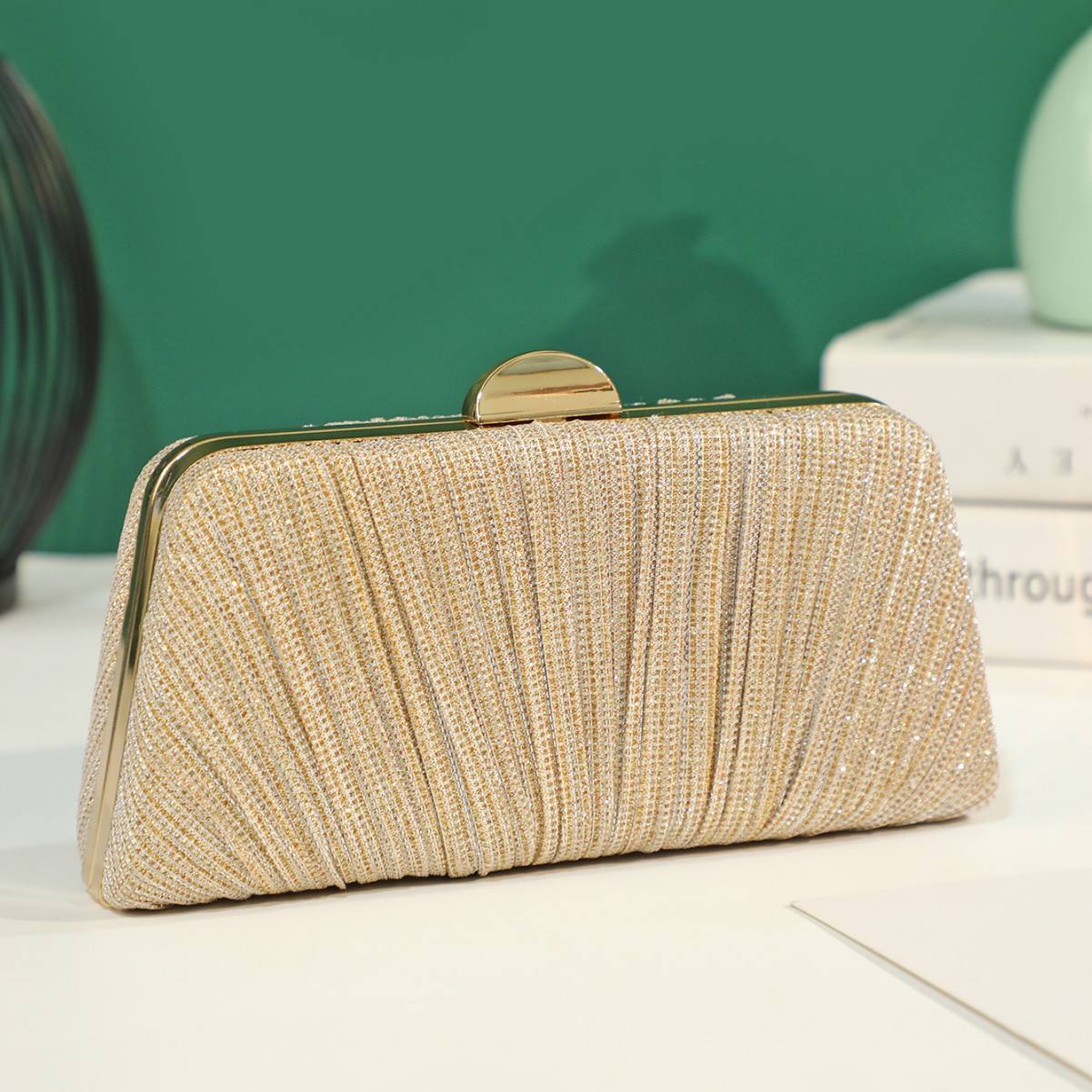 โกลเด้น