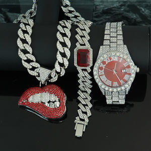 Vente en gros Strass glacés et alliage Bracelet chaîne à maillons cubains hip hop Collier pendentif lèvres sexy Ensemble de bijoux montre à quartz - Product Image 2