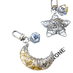 Shulei <span class=keywords><strong>2020</strong></span> alambre enrollado a mano luna con incrustaciones de diamantes estrella de cinco puntas llavero colgante funda protectora - Product Image 1