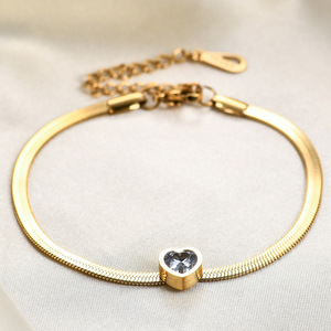 Pulsera de Acero Inoxidable Chapada en Oro de 14K con Forma de Corazón, Incrustaciones de Circonita Verde, Blanca y Rosa, Engaste de Bisel, Unisex, para Uso Diario - Product Image 2