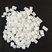 Adhésif thermofusible EVA 100% solide en flocons transparents 25kg/sac, viscosité 4500-500 MPa.s, température de fonctionnement 140-160°C pour applications sans fil