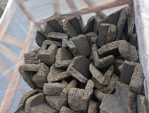 Revêtement mural extérieur en pierre de lave Puka noire naturelle de forme irrégulière - Product Image 2