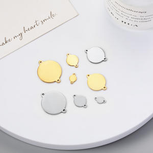 Pendentif personnalisé unisexe en acier inoxydable plaqué or 18 carats avec motif, serti clos, tendance, pour fêtes, vente en gros, idéal pour le dropshipping - Product Image 4