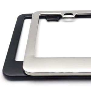 Cornice per Targa in Alluminio Personalizzata OEM, Copritarga Nero con Tappi a Vite per Auto USA in Materiale Poliestere - Product Image 4