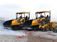 Paveuse d'asphalte et de béton sur chenilles CLG510E MAX, finisseur routier 10m, 1000t/h, 173kW, épaisseur de pavage 500mm pour la construction routière