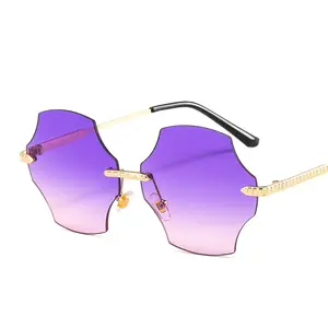 Retro Luxury White Square Sunglasses Korean Fashion Transparent Sun Glasses for Women Feminino