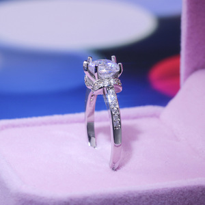 Elegante Anello di Fidanzamento Classico da Donna per Matrimoni, Feste e Anniversari, Accessorio Moda per Mani - Product Image 6