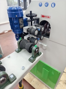 Máquina pulidora de superficies de tubos ovalados, lijadora orbital de banda <span class=keywords><strong>para</strong></span> acabado de tubos de aluminio, cepillado de tubos con acabado escarchado, velocidad variable - Product Image 2