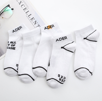 Chaussettes en coton pour femmes en été avec des hauts fins et peu profonds qui respirent