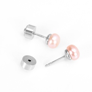 Pendientes Minimalistas al por Mayor con Bajo MOQ, Joyería de Acero Inoxidable, Bañados en Oro de 18K, Pendientes de Perlas con Tornillo para Chicas - Product Image 4