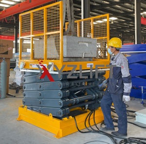 Plateforme élévatrice à ciseaux fixe et stable XYZLIFT avec garde-corps pour quai de levage vertical - Product Image 4