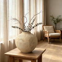 Vase en Céramique Rond Texturé Beige Wabi Sabi de Luxe, Forme Organique Faite à la Main, Décoration d'Appoint Haut de Gamme pour Console de Salon de Villa