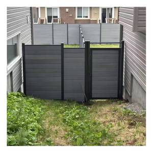 แผงรั้วประตู WPC แบบร่วมอัดรีดสำหรับติดตั้งภายนอก ง่ายต่อการติดตั้ง เหมาะสำหรับสวนและลานบ้าน พร้อมเสาอะลูมิเนียม รั้วประตูไม้พลาสติก - Product Image 6