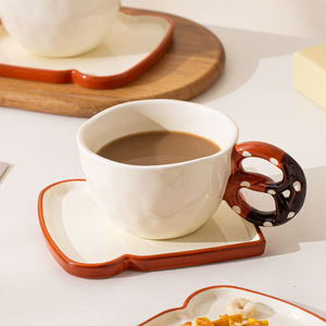 Tasse à café de la série <span class=keywords><strong>Biscuit</strong></span> petit-déjeuner irrégulier fait à la main de style créatif avec poignée à biscuits et assiette à pain - Product Image 2