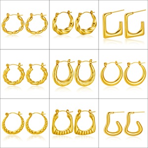 Hochwertige Frauen 18 Karat vergoldet klassischen Schmuck benutzer definierte hypo allergene Edelstahl Huggie Ohrringe Mode Creolen - Product Image 3