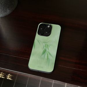 Étui de téléphone pliable rouge en TPU+PC avec sangle pour 15/14/13 Pro/i17 Pro, design Astronaute, protection de l'appareil photo - Product Image 2