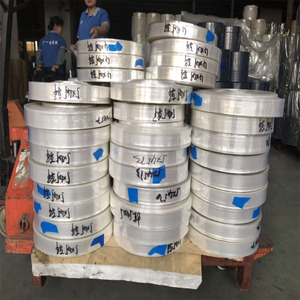 فيلم تغليف حراري (شرنك) أزرق فاتح عالي الجودة من كلوريد البوليفينيل (PVC) من المصنع مباشرة، متوفر على شكل أكمام أو أكياس أو رول أو أنبوب، الأعلى مبيعاً - Product Image 5