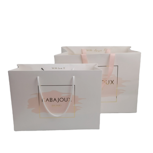 Bolsas de Regalo de Papel Kraft Personalizadas con Asa, Embalaje de Lujo Reciclable para Bodas/Joyas/Cosméticos - Laminación Mate - Product Image 3