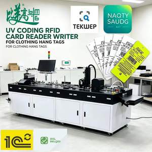 Imprimante UV pour la synchronisation des données de puces RFID, l'écriture de codes et l'impression des informations d'origine et de prix pour l'identification automatique des étiquettes, avec un fonctionnement rapide, précis et fiable. - Product Image 1