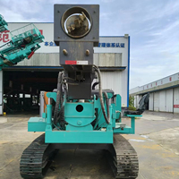 Pile driver hydraulique sur chenilles pour panneaux solaires photovoltaïques, haute performance pour la construction de fondations et l'installation au sol des fermes solaires.