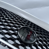 Grille de radiateur avant de voiture T4N8035 de haute qualité pour Jaguar XE 2015-2019, cadre nickel perlé, grille en maille noire brillante