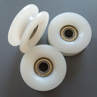 Poulies en plastique de petite taille usinées sur commande par CNC : Rouleaux en POM et roues à gorge en U/V/H avec roulements