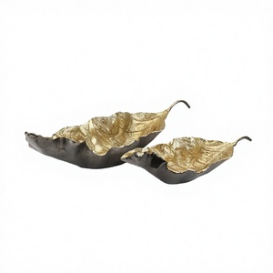Fruteros con Pedestal en Forma de Hoja, Dorados y Negros, Vajilla Metálica de Lujo Ecológica y Personalizada, Tazones para Servir - Product Image 2