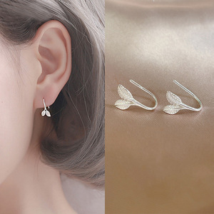 Orecchini a clip con foglie fresche per donna, design a foglia in fiore, gioielli per le orecchie ispirati alla natura - Product Image 1