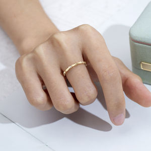 Anillo de Boda Eternity de Diamantes Cultivados en Laboratorio con Corte Redondo en Oro de 18K, Joyería Messi MSR-1667 - Product Image 1