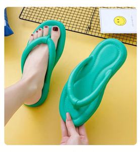 Nouveauté : tongs ouvertes de couleur macaron, en PVC souple, sandales plates d'intérieur et d'extérieur, antidérapantes, légères pour femmes - Product Image 4