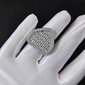 Anillo de Corazón Vertical con Zirconia Estilo Hipster Urbano, Anillo de Corazón Personalizado con Zirconia Estilo Hip Hop al por Mayor - Product Image 3