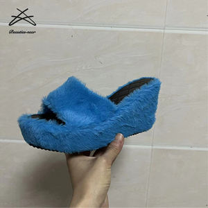 Taglie forti da <span class=keywords><strong>donna</strong></span> inverno all'ingrosso ciabatte in pelliccia sintetica scarpe morbide comode ciabatte con <span class=keywords><strong>zeppa</strong></span> da <span class=keywords><strong>donna</strong></span> - Product Image 5