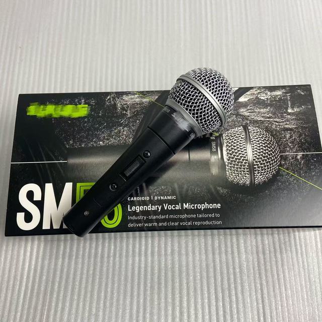 High-end Version SM58 Professional Recording, Dubbing, Broadcasting Wired Dynamic Microphone. High Configuration Instrument.